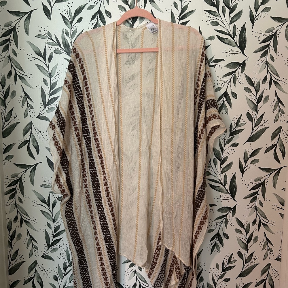 Time and Tru Beige and Tan Kimono